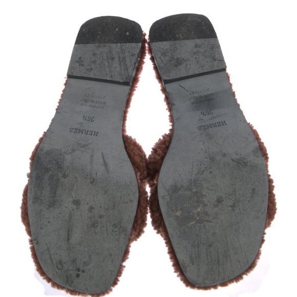 AUTH Hermes Oran Sandals in Shearling - Picture 5 of 5